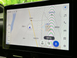 周辺の道路や地名を画面上で確認でき、目的地の設定や登録にも対応。現在地を把握しながら行き先を探せるため、初めて訪れる場所への移動にも役立ちます。