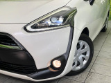 【LEDヘッドライト】悪天候や夜間走行時も良好な視界を確保し安心して運転できる高輝度LEDヘッドライトを装備!点灯速度が早く、消費電力も抑えられています。