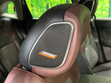 【BOSEサウンドシステム】メーカーオプションの高品位サウンドシステムを搭載。専用のチューニングが施された大小様々なスピーカーから良質なサウンドが奏でられ、臨場感あふれる音響空間を演出します。