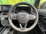 インテリアに合わせたデザインのステアリングは、運転される方のことも考え、運転しやすい形状、大きさです。是非一度、実際に触ってお確かめください。