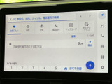 施設名や住所、電話番号など複数の方法で目的地を検索でき、行き先を設定しやすい画面です。履歴やお気に入りも選べるため、よく訪れる場所へのお出かけにも便利にお使いいただけます。