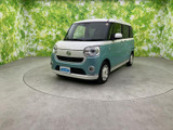 淡いブルーとホワイトのツートーンが目を引く、親しみやすさと洗練された印象を備えたフロントデザイン。丸みのあるライトやバンパーの造形が、街中でも明るい存在感を演出します。