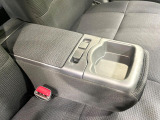 【アームレスト】運転中の身体の負担を軽減してくれるアームレストを装備♪