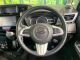 インテリアに合わせたデザインのステアリングは、運転される方のことも考え、運転しやすい形状、大きさです。是非一度、実際に触ってお確かめください。