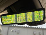 【デジタルインナーミラー】後席の大きな荷物や同乗者で後方が確認しづらい時でも安心!カメラが撮影した車両後方の映像をルームミラー内に表示。クリアな視界で状況の確認が可能です!