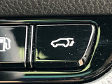 【パワーバックドア】スマートキーや運転席のボタンを押すだけでリアゲートが自動で開閉します!荷物を持っている時や、高い位置にあるバックドアを閉める際に便利な機能です♪