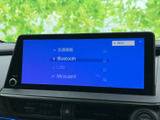 交通情報やBluetooth、USBなどの項目が表示され、利用できるメニューを画面上で確認できます。必要な項目を見分けやすく、音楽や情報の利用など、日々の車内で幅広く活用しやすい装備です。