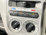 寒い冬も暑い夏も全席に快適な空調を届けてくれる、ダイヤル式エアコンを装備♪