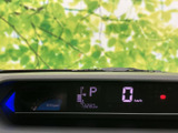 速度やシフト位置、燃料残量など、運転に必要な情報をまとめて確認できる表示です。必要な数値やマークをひと目で把握しやすく、日々の運転中も状況を確認しやすい構成です。