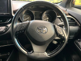 インテリアに合わせたデザインのステアリングは、運転される方のことも考え、運転しやすい形状、大きさです。是非一度、実際に触ってお確かめください。