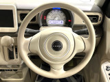 インテリアに合わせたデザインのステアリングは、運転される方のことも考え、運転しやすい形状、大きさです。是非一度、実際に触ってお確かめください。