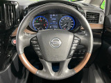 【純正革巻きステアリング】上質な革を使用することで、手にしっかり馴染みとても運転しやすいハンドルです♪