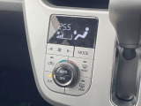 【オートエアコン】一度お好みの温度に設定すれば、車内の温度を検知し風量や温度を自動で調整。暑い&hellip;寒い&hellip;と何度もスイッチ操作をする必要はありません。快適な車内空間には必須の機能ですね♪
