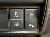 【シティブレーキアクティブシステム】低速走行中に前方の車両等を認識し、衝突しそうな時は警報とブレーキで衝突回避と被害軽減をアシスト。より安全にドライブをお楽しみいただけます。