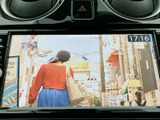 テレビ映像を画面に表示できる装備です。停車中に番組や映像を視聴でき、休憩時間を過ごす際にも活用できます。画面から映像を確認しやすく、使い勝手にも配慮されています。