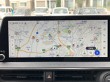 地図を画面上で確認でき、現在地周辺の道や施設を見ながら目的地までのルートを把握しやすい装備です。タッチ操作で必要な情報へアクセスでき、普段のお出かけにも役立ちます。