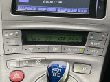【オートエアコン】一度お好みの温度に設定すれば、車内の温度を検知し風量や温度を自動で調整。暑い&hellip;寒い&hellip;と何度もスイッチ操作をする必要はありません。快適な車内空間には必須の機能ですね♪
