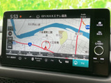 地図上で周辺道路や現在地を確認しやすく、目的地までのルート設定にも活用できます。画面下部に案内メニューが並び、行き先の確認や普段のお出かけをスムーズにサポートします。