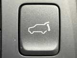 【パワーバックドア】スマートキーや運転席のボタンを押すだけでリアゲートが自動で開閉します!荷物を持っている時や、高い位置にあるバックドアを閉める際に便利な機能です♪