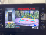 【パノラミックビューモニター】専用のカメラにより、上から見下ろしたような視点で360度クルマの周囲を確認することができます☆死角部分も確認しやすく、狭い場所での切り返しや駐車もスムーズに行えます。
