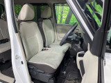 運転席シート廻りは使用感も少なく、良好な状態となっています。丁寧に使われていたことがよくわかりますね。