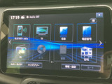 音楽やテレビ、電話などの選択項目が一覧で表示され、使いたい機能を探しやすい画面です。目的に合わせて切り替えられるため、日常の車内時間を便利にサポートします。
