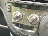 寒い冬も暑い夏も全席に快適な空調を届けてくれる、ダイヤル式エアコンを装備♪