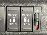 【両側パワースライドドア】スマートキーや運転席のスイッチで後席両側スライドドアの開閉が可能♪電動だから力を入れてドアを開ける必要が無く、小さなお子様でも簡単に開け閉めでき快適です♪