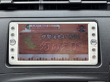 映像を表示できる画面を備えており、停車中にテレビや映像を視聴する際に活用できます。待ち時間などに車内で楽しめる装備として、日常のさまざまな場面で便利です。