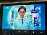 車内の画面でテレビ番組を視聴でき、停車中の待ち時間も楽しみを添えてくれます。映像や番組を確認しながら、落ち着いて過ごしたいときに便利な装備です。