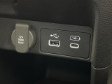 【USB端子】USB接続もついていますので携帯などの電子機器の充電にも使えて便利です♪