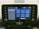 AM・FMに加えてUSBやBluetoothなど、音源を選ぶ項目が画面にまとまっています。表示内容を見ながら使いたいソースを選べるため、通勤やお出かけの際にも好みの音楽やラジオを楽しみやすい装備です。