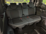 床下収納式のサードシートです。座席部分をコンパクトに収納でき、広大な荷室スペースとしてお使いいただけます!乗車人数や荷物の量など利用シーンに合わせて3列目を有効活用でき、とっても便利♪