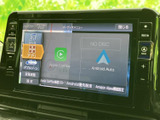 地図や音楽などのメニューを画面から確認でき、Apple CarPlayやAndroid Autoの表示も備わります。スマートフォン連携を活用したい方にも便利で、日常の移動をサポートします。