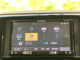 ディスクやラジオ、Bluetooth Audioなど、複数の音源が画面上に一覧表示されています。利用したい項目を確認して選びやすく、普段お使いの音楽やラジオを車内で楽しむ際に便利です。