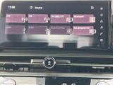 AM・FMラジオやUSB、Bluetoothなど、選べる音源が画面上にまとめて表示されます。使いたい項目を確認しやすく、普段の移動時間に合わせて音楽やラジオを楽しめる便利な装備です。