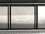 【パワーバックドア】スマートキーや運転席のボタンを押すだけでリアゲートが自動で開閉します!荷物を持っている時や、高い位置にあるバックドアを閉める際に便利な機能です♪