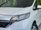 【LEDヘッドライト】悪天候や夜間走行時も良好な視界を確保し安心して運転できる高輝度LEDヘッドライトを装備!点灯速度が早く、消費電力も抑えられています。