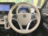 インテリアに合わせたデザインのステアリングは、運転される方のことも考え、運転しやすい形状、大きさです。是非一度、実際に触ってお確かめください。