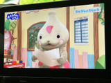 画面にテレビ番組が表示され、停車中に映像やテレビを視聴できます。休憩時間などに車内で過ごすひとときを、映像とともに楽しめる装備です。