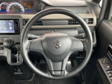 インテリアに合わせたデザインのステアリングは、運転される方のことも考え、運転しやすい形状、大きさです。是非一度、実際に触ってお確かめください。