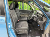 運転席まわりには十分なスペースがあり、大柄な方でもゆったり運転していただける環境です。