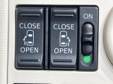 【両側パワースライドドア】スマートキーや運転席のスイッチで後席両側スライドドアの開閉が可能♪電動だから力を入れてドアを開ける必要が無く、小さなお子様でも簡単に開け閉めでき快適です♪