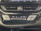 【左右独立型フルオートエアコン】運転席と助手席でそれぞれお好みの温度に設定可能。同乗者にも配慮した、快適な空調をお届け致します。