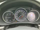 視認性の高いメーターデザインで、運転状況を一目で確認できます。走行に必要な情報を分かりやすく表示します。