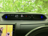 速度やシフト位置などの情報が運転席前方にまとまり、視線の移動を抑えながら確認しやすい配置です。必要な情報をひと目で把握できます。