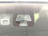 【エマージェンシーブレーキ】走行中に前方の車両等を認識し、衝突しそうな時は警報とブレーキで衝突回避と被害軽減をアシスト。より安全にドライブをお楽しみいただけます。