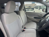 運転席まわりには十分なスペースがあり、大柄な方でもゆったり運転していただける環境です。