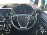 【純正革巻きステアリング】上質な革を使用することで、手にしっかり馴染みとても運転しやすいハンドルです♪