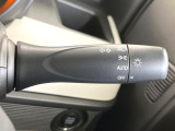 【オートライト】周りの明るさに応じて自動でヘッドライトの点灯・消灯ができる機能です!ライトの付け忘れ・消し忘れなどが無くなり、雨の日や夕方の走行も安心!トンネル通過時も便利ですね